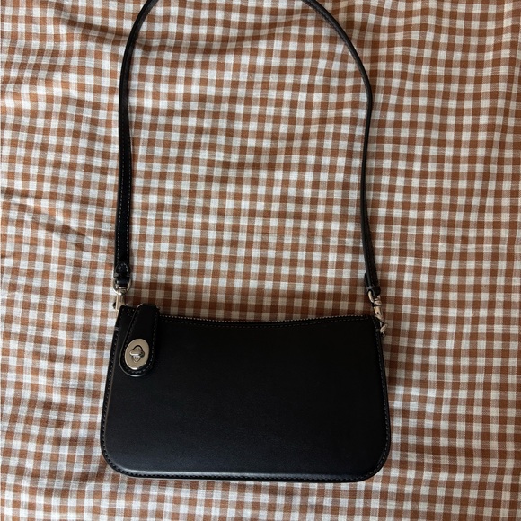 Coach Penn Shoulder Bag - Picture 3 of 10